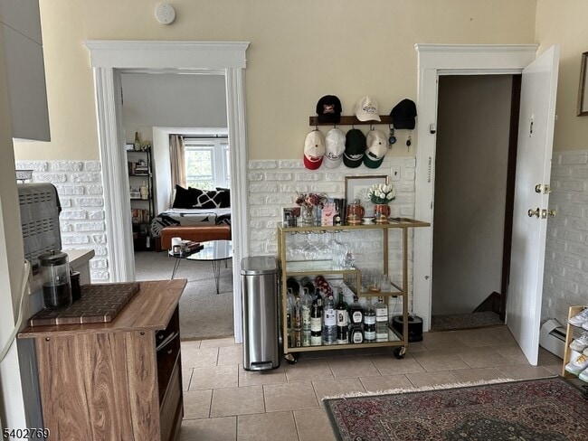 Building Photo - 19 Bowers Ln