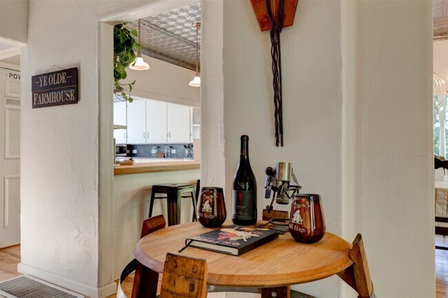 Building Photo - Beautifully Renovated 5 Bedroom Farmhouse outside of Newberg