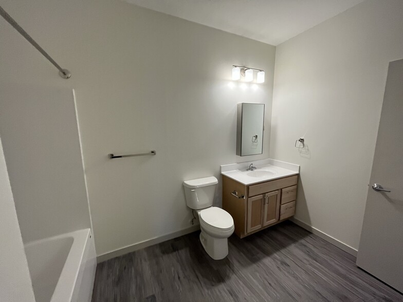 Spacious Bathrooms - 202 Valley Green Sq