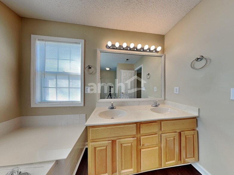 Building Photo - 6613 Ivy Stone Dr