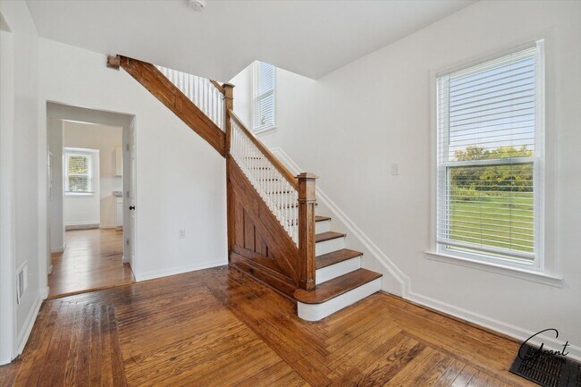 Building Photo - $1650 - Large 4 Bedroom, Renovated Home