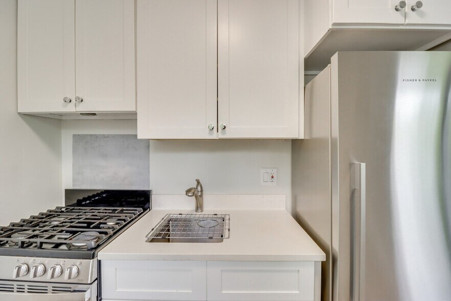 Building Photo - 2710 Macomb St NW