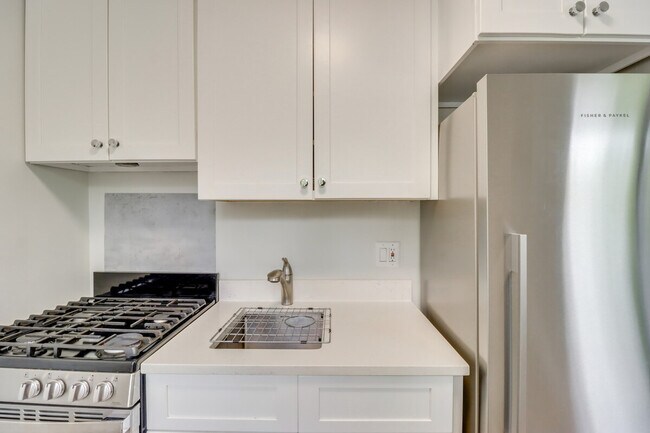 Building Photo - 2710 Macomb St NW