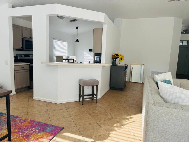 Building Photo - "Charming 3-Bedroom Oasis with 2 Full Baths in Riverview – Your Ideal Home Awaits!"