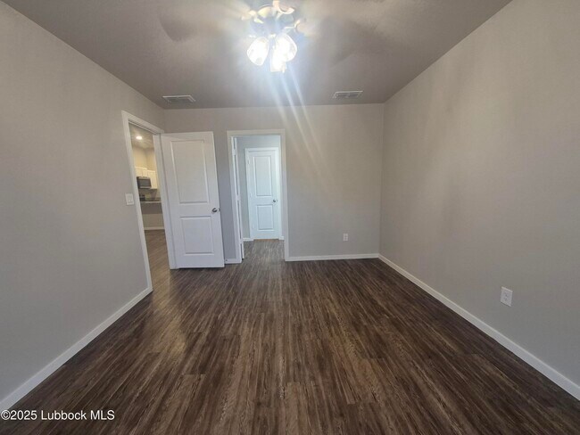 Building Photo - 2109 N Jayton Ave