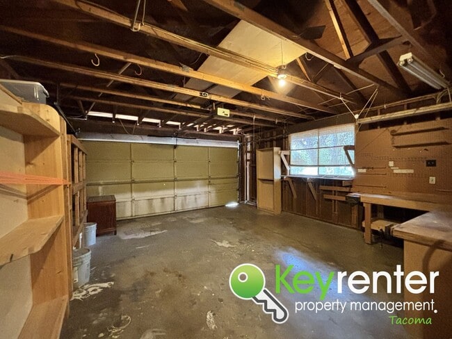 Building Photo - Stylishly Updated Lakewood Home in Seclude...