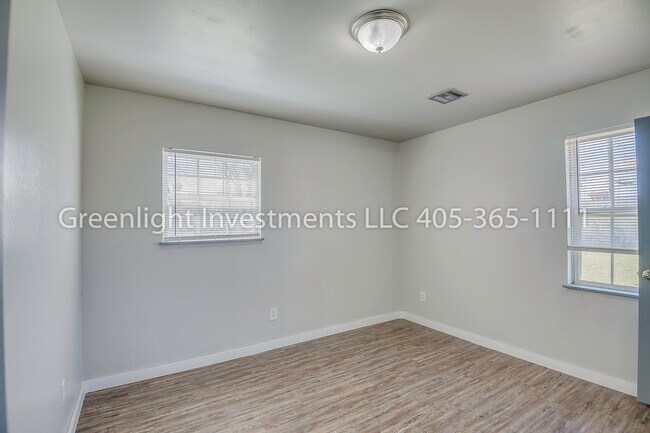 Building Photo - 1833 Rhythm Rd