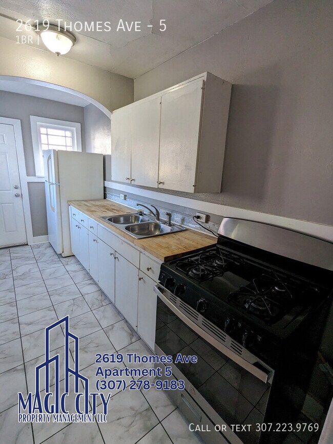 Building Photo - 2619 Thomes Ave