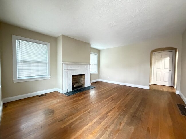 Building Photo - 825 Parkway Dr