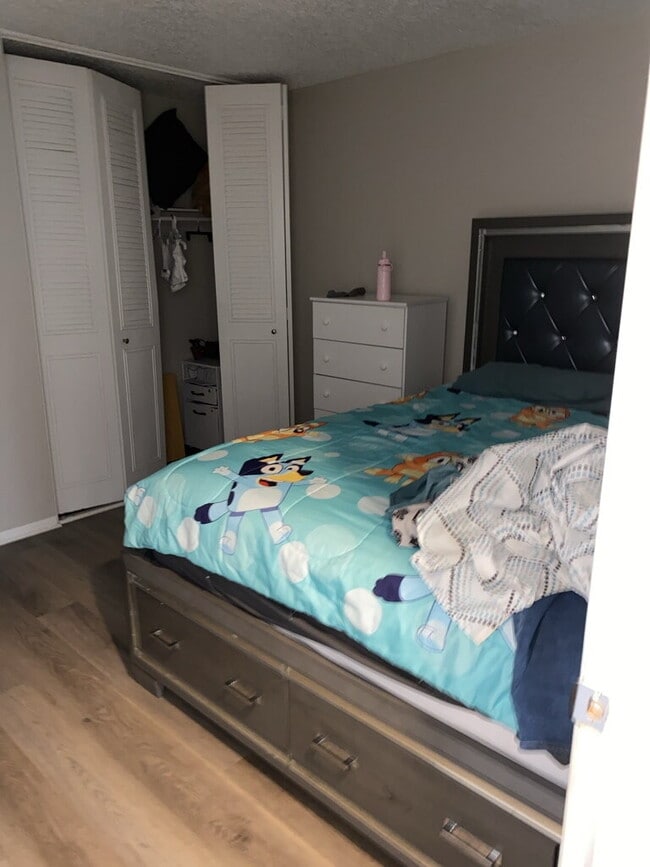 Building Photo - "Charming 3-Bed Gem with 2 Bathrooms in Greenwood Village – Your Cozy 1199 Sq Ft Retreat!"