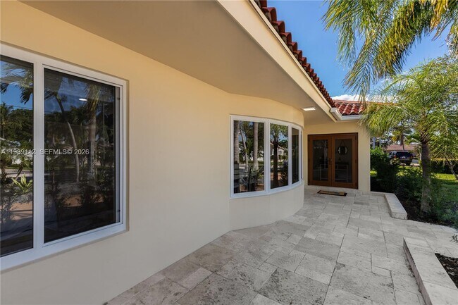 Building Photo - 3010 NE 58th St