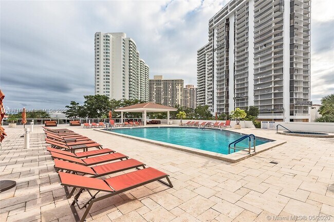 Building Photo - 20515 E Country Club Dr