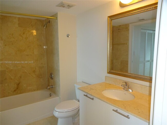 Building Photo - 1800 N Bayshore Dr