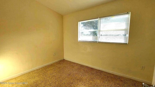 Building Photo - 814 Warren Ave