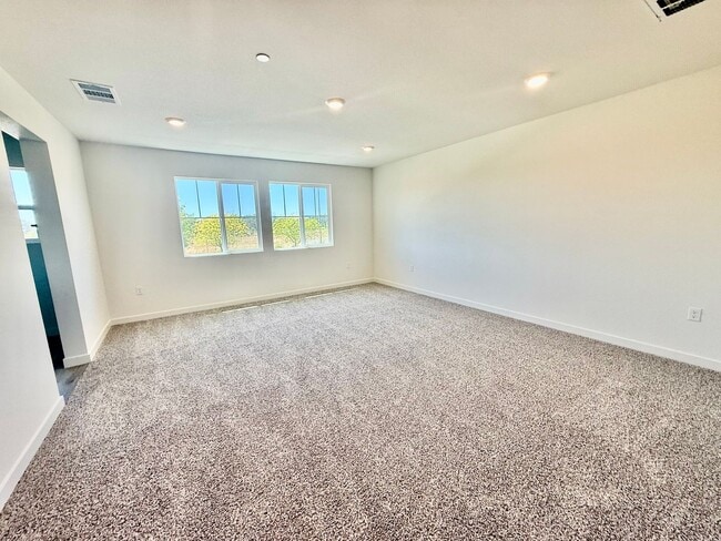 Building Photo - New home available now