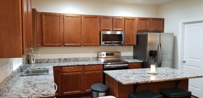 Building Photo - 3646 Nimitz Ln