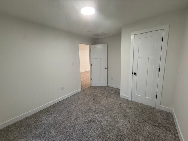 Building Photo - New Listing-Super cute newly renovated 3 BDRM