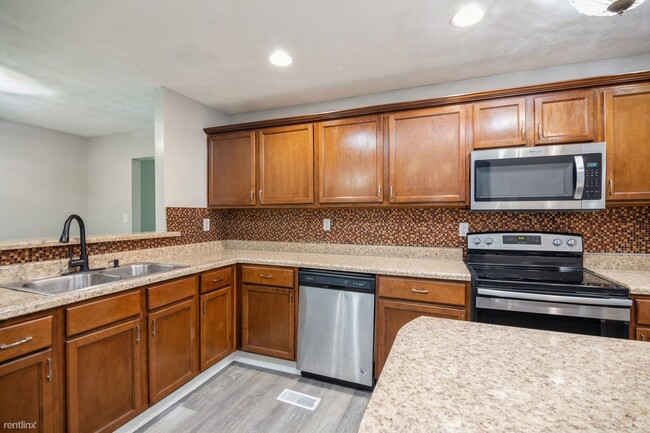 Building Photo - 3 br, 2.5 bath House - 2817 Carriage Lane