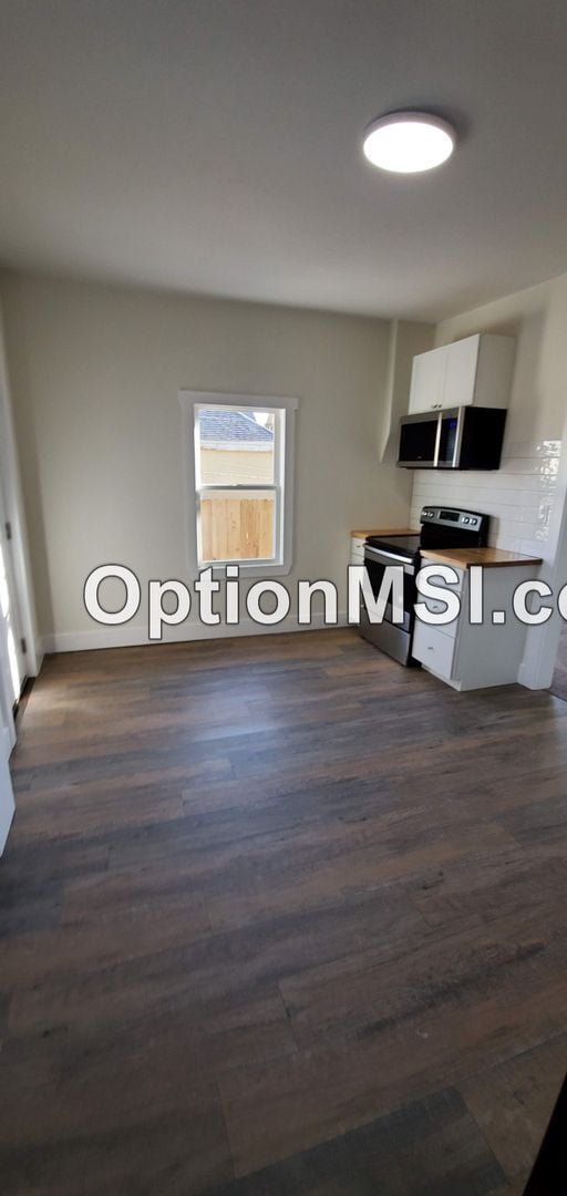 Building Photo - Available NOW