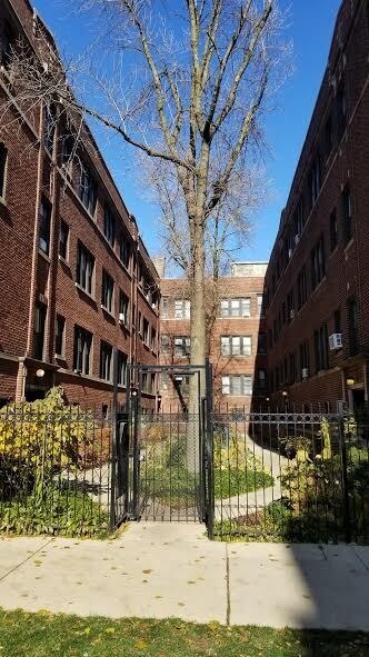 Primary Photo - 626 W Surf St