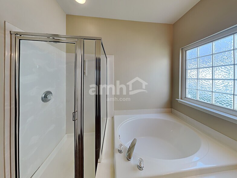 Building Photo - 9725 Autumn Applause Dr