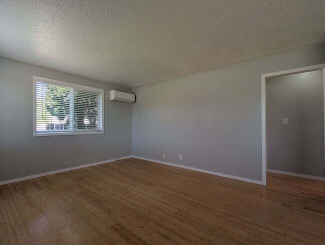 Building Photo - Fantastic 2-Bedroom, 2-Bath Home With Bonus Space!