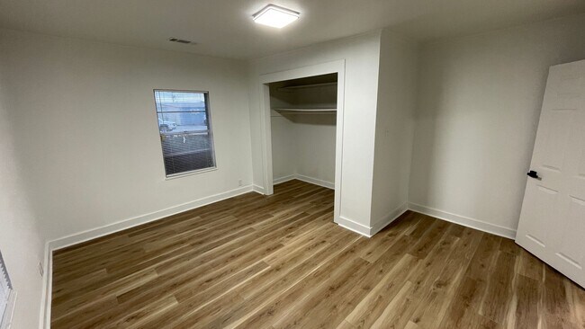 Building Photo - 609 Cox St