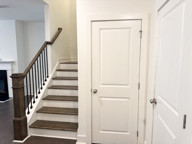 Building Photo - Stylish 3BR Townhome with Private Yard & T...
