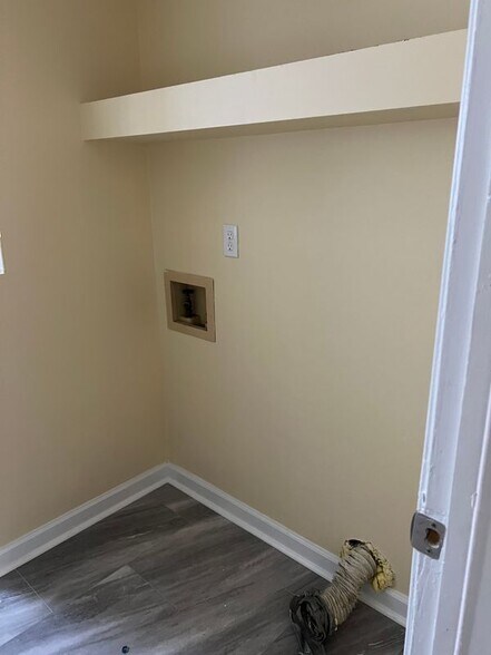 Building Photo - 708 Stiles Cir