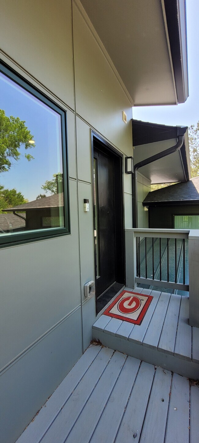 Building Photo - 6170 Saint James Ct