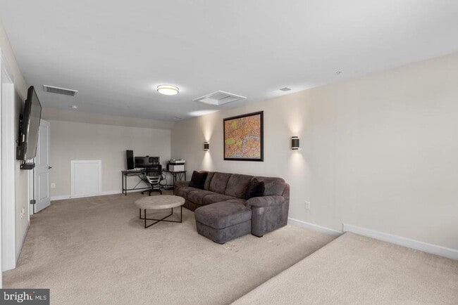 Building Photo - 9134 Kenway Ln