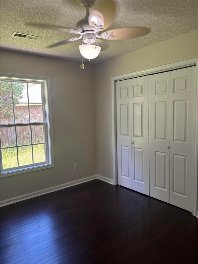 Building Photo - 20 Walden Cir