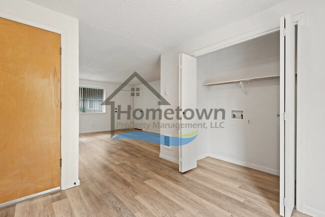 Building Photo - 2 Bedroom 1 Bath Available in Coeur d'Alene!