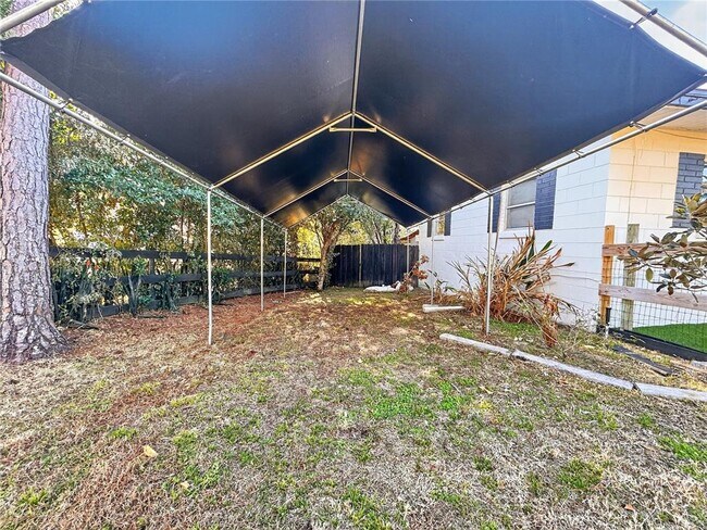 Building Photo - 2304 Country Club Rd