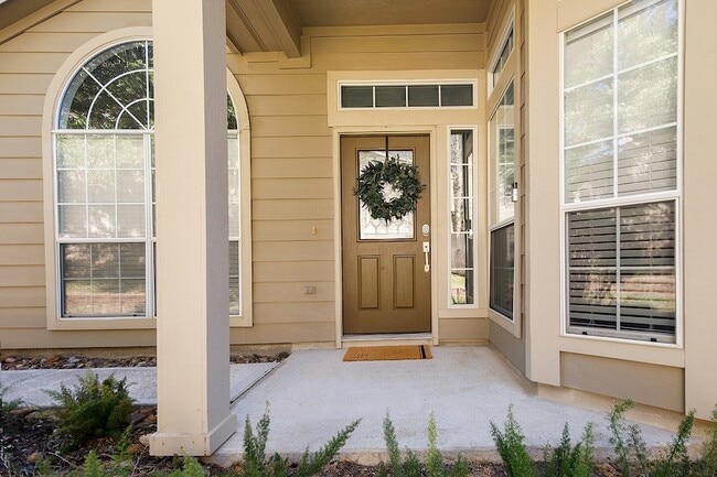 Building Photo - 182 N Valley Oaks Cir