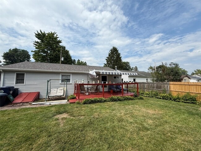 Building Photo - 213 Hickory St
