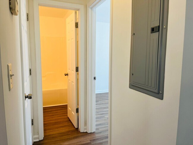 Building Photo - Wow! Check out this charming 3 bedroom 2 b...