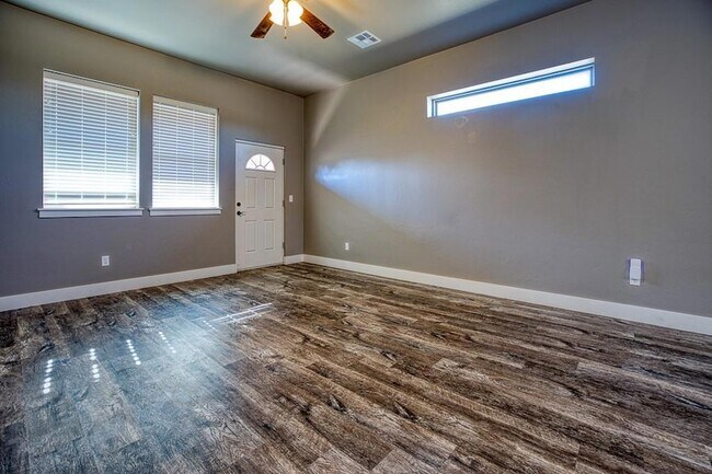 Building Photo - 807 Venice Ct