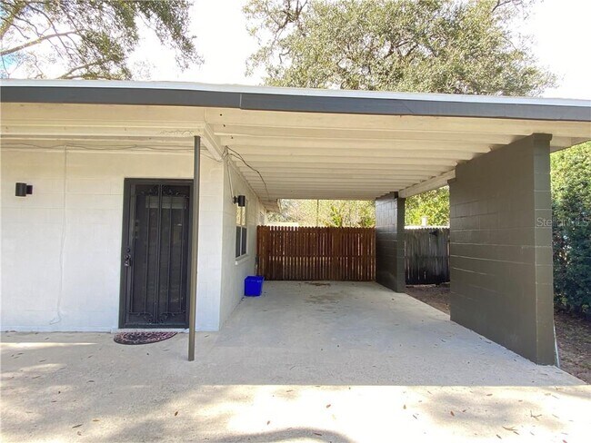 Building Photo - 460 Card Ave