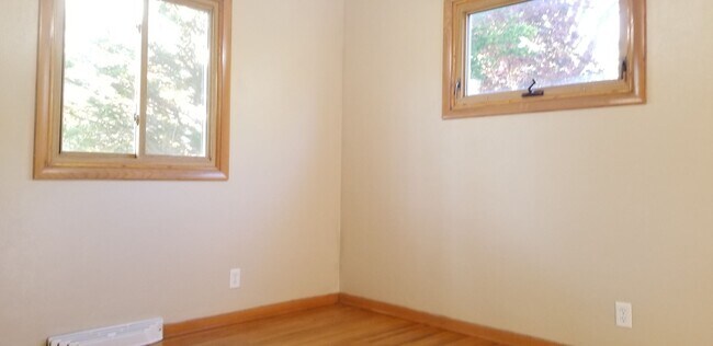 Building Photo - Now Leasing for May 2026!