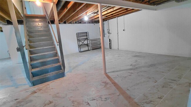 Building Photo - 874 Hollyridge Dr