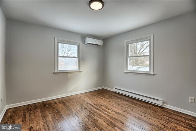 Building Photo - 164 N Fairville Ave