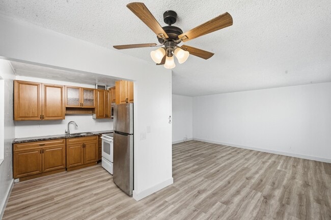 Building Photo - 452 Normandy Ln