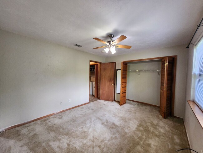 Building Photo - 3 bedroom town home for rent across from FSU Stadium August 2026 move in $1550 per month