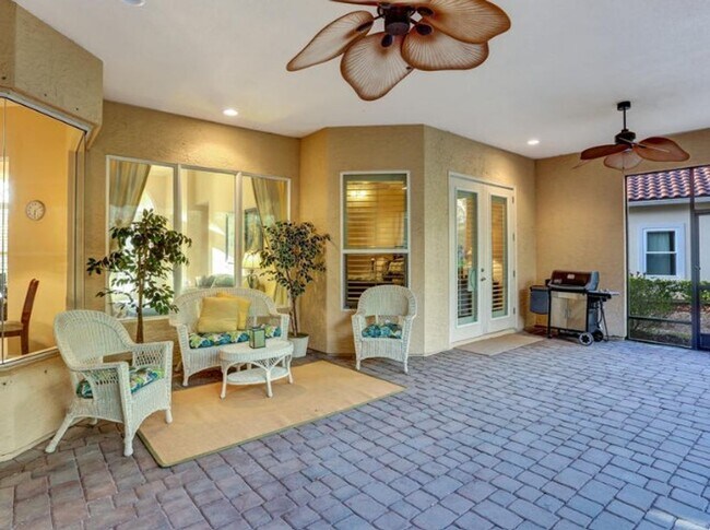 Building Photo - Gated Community! Walking Distance to the B...