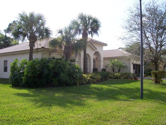 Building Photo - 15385 Whispering Willow Dr