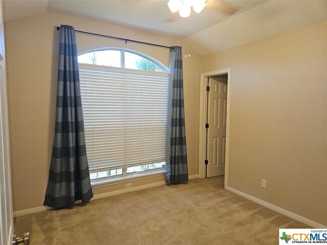 Building Photo - 122 Riata-