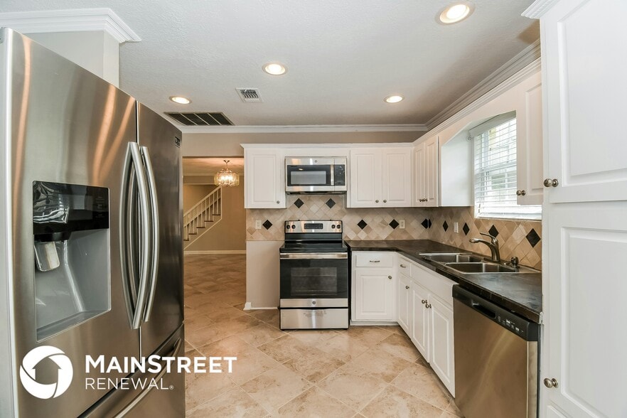 Building Photo - 10585 Castlebrook Dr