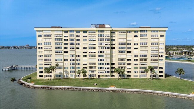 Building Photo - 4775 Cove Cir