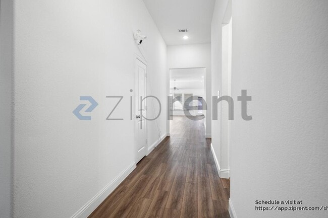 Building Photo - 2900 Long Slope Rd